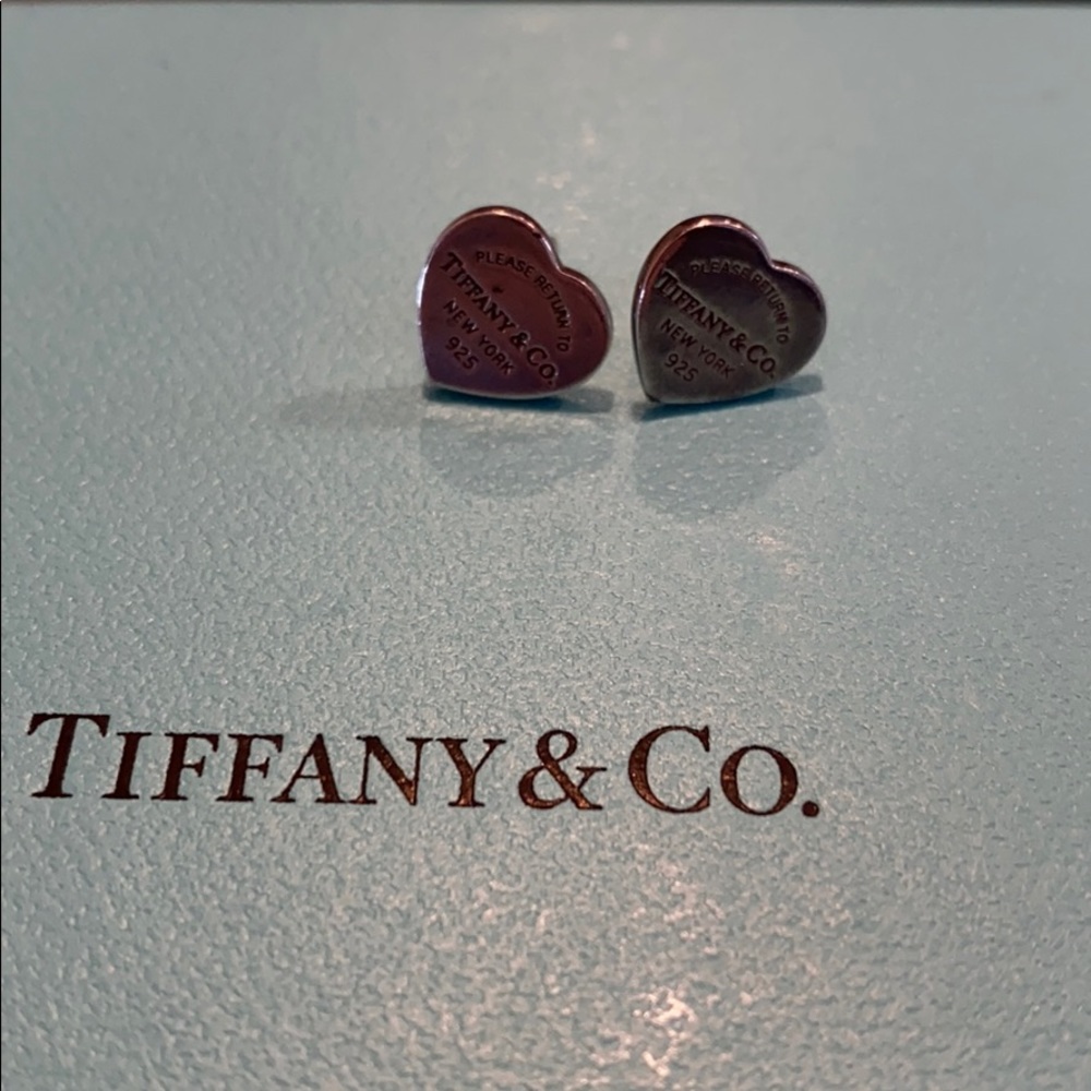Tiffany heart studs